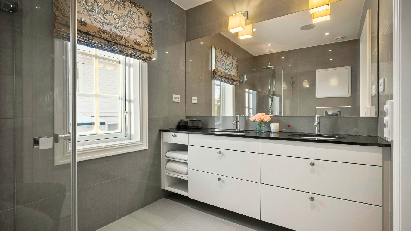 Custom Cabinet Maker